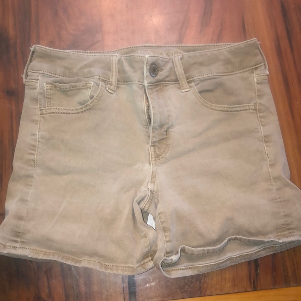 American eagle khaki shorts